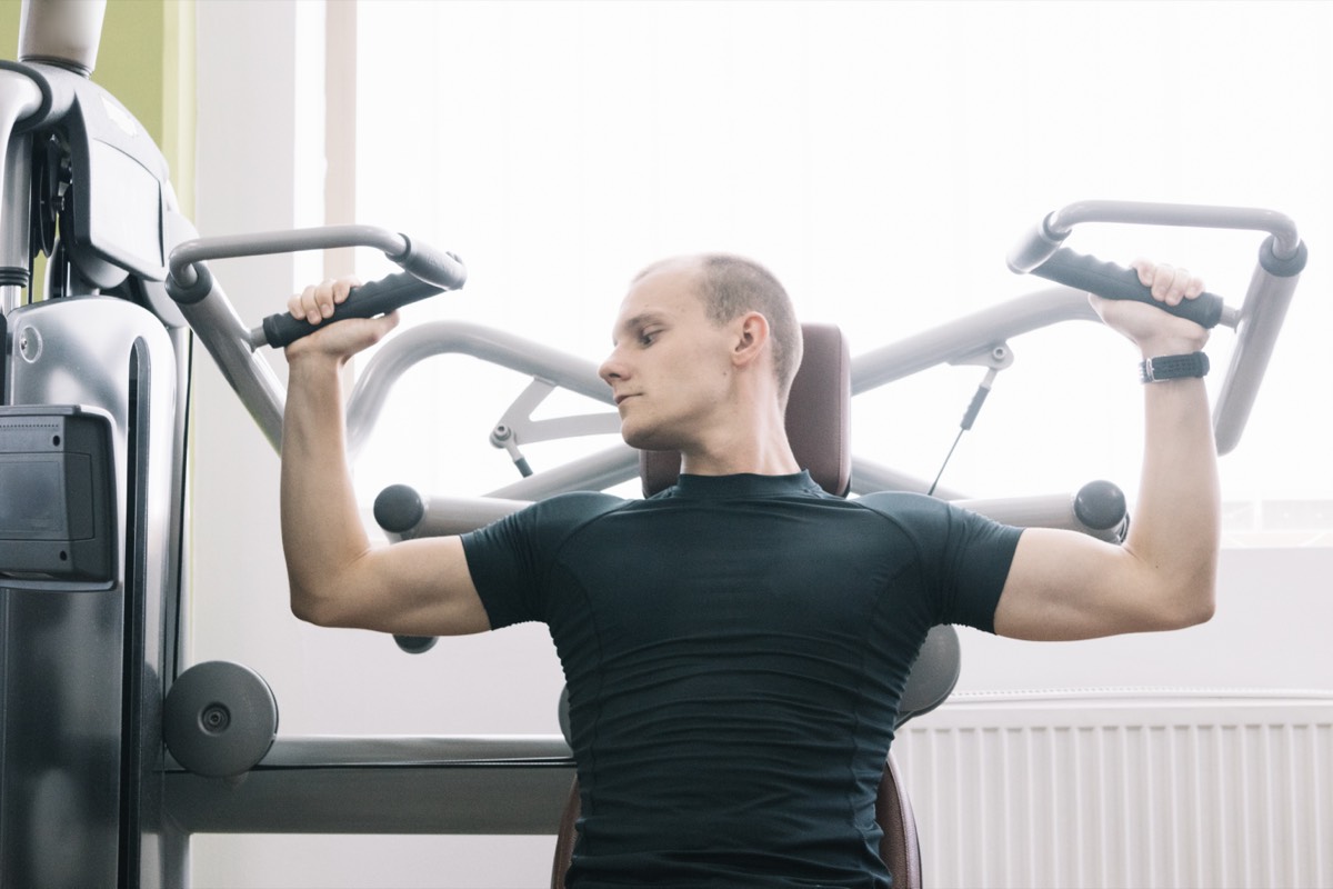 Free Weights vs. Machines: Which Is Better for Beginners?